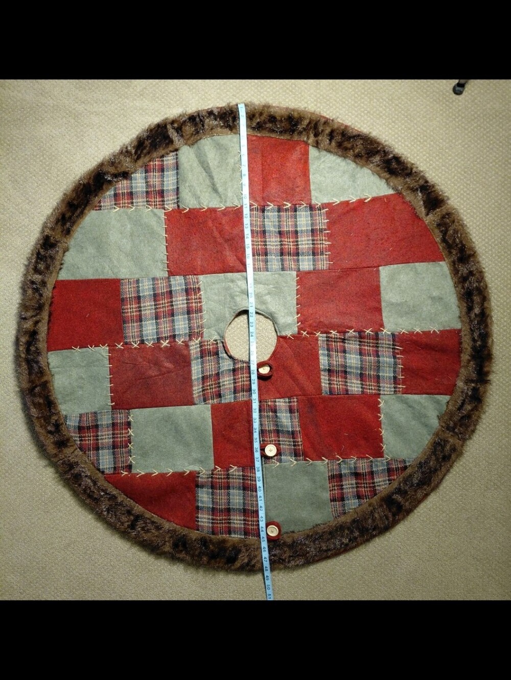 PATCHWORK CHRISMAS TREE SKIRT - Picture 4 of 4
